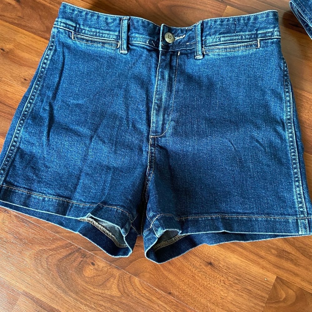 Gap Khaki Shorts, size 8